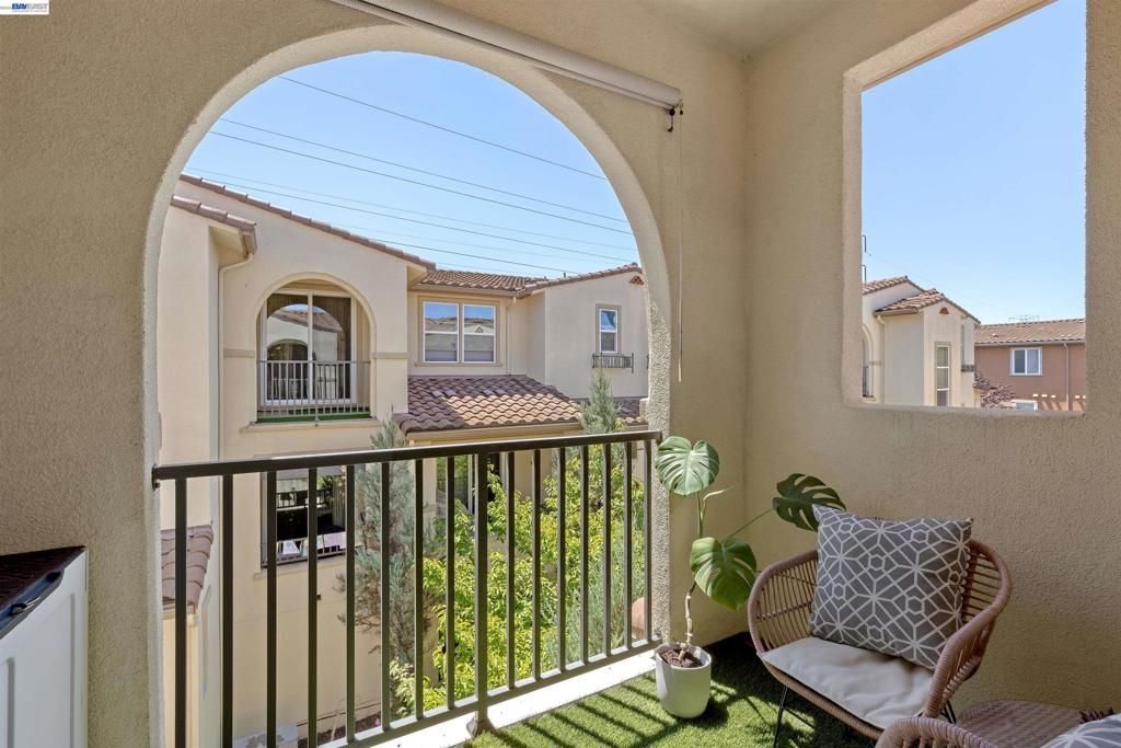 Image 11 of property listing at 238 Paso Roble Cmn, Fremont, CA 94539