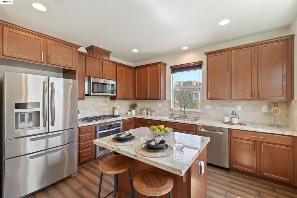 Image 12 of property listing at 238 Paso Roble Cmn, Fremont, CA 94539