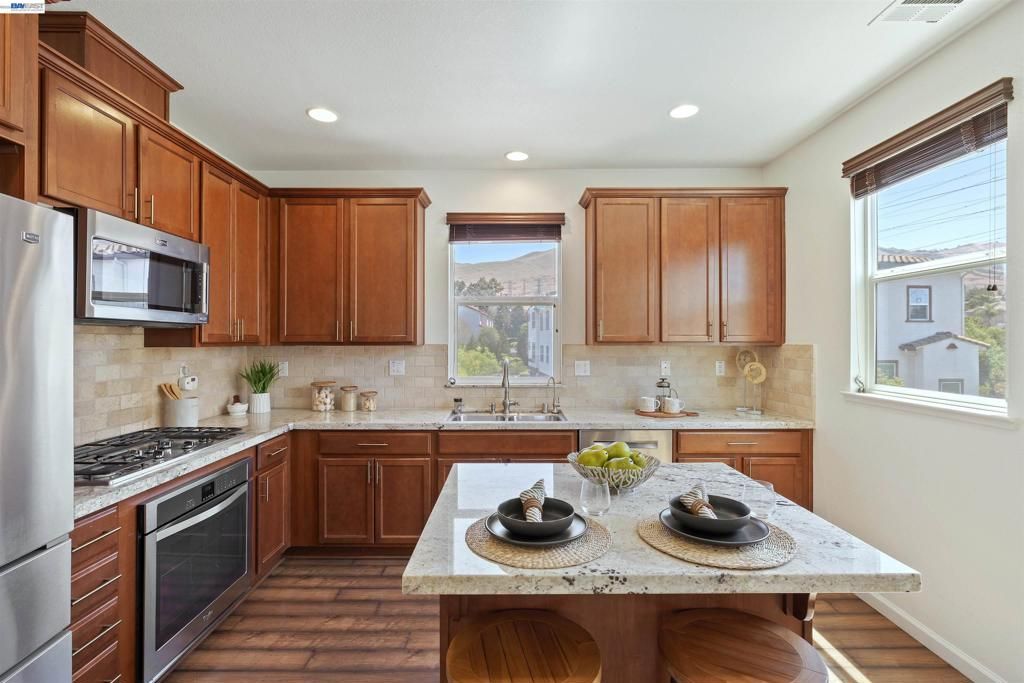 Image 13 of property listing at 238 Paso Roble Cmn, Fremont, CA 94539