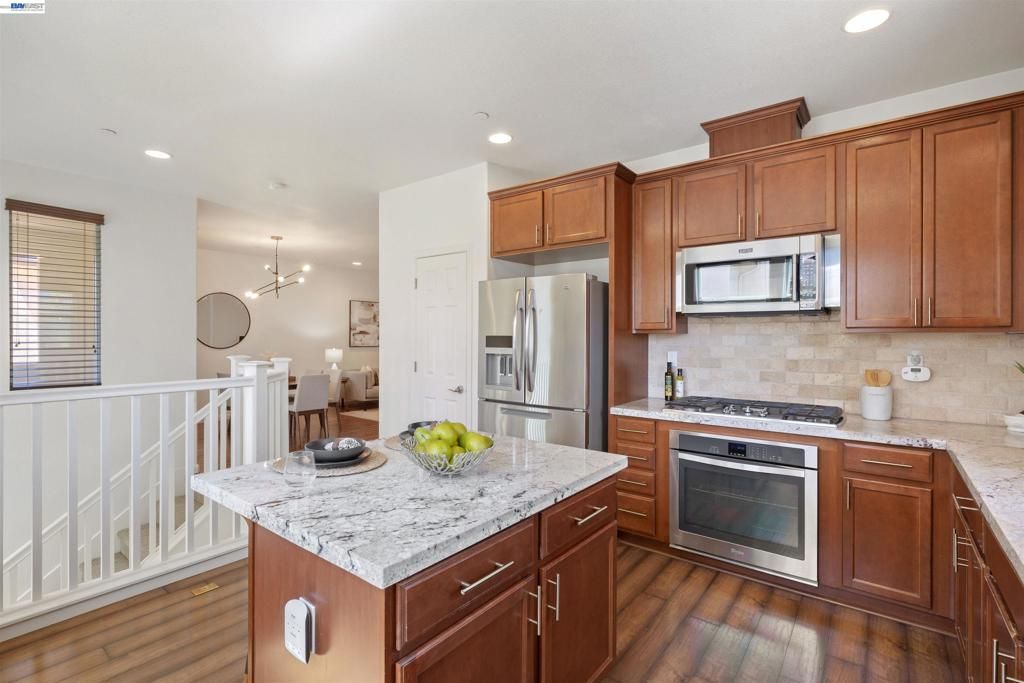 Image 14 of property listing at 238 Paso Roble Cmn, Fremont, CA 94539