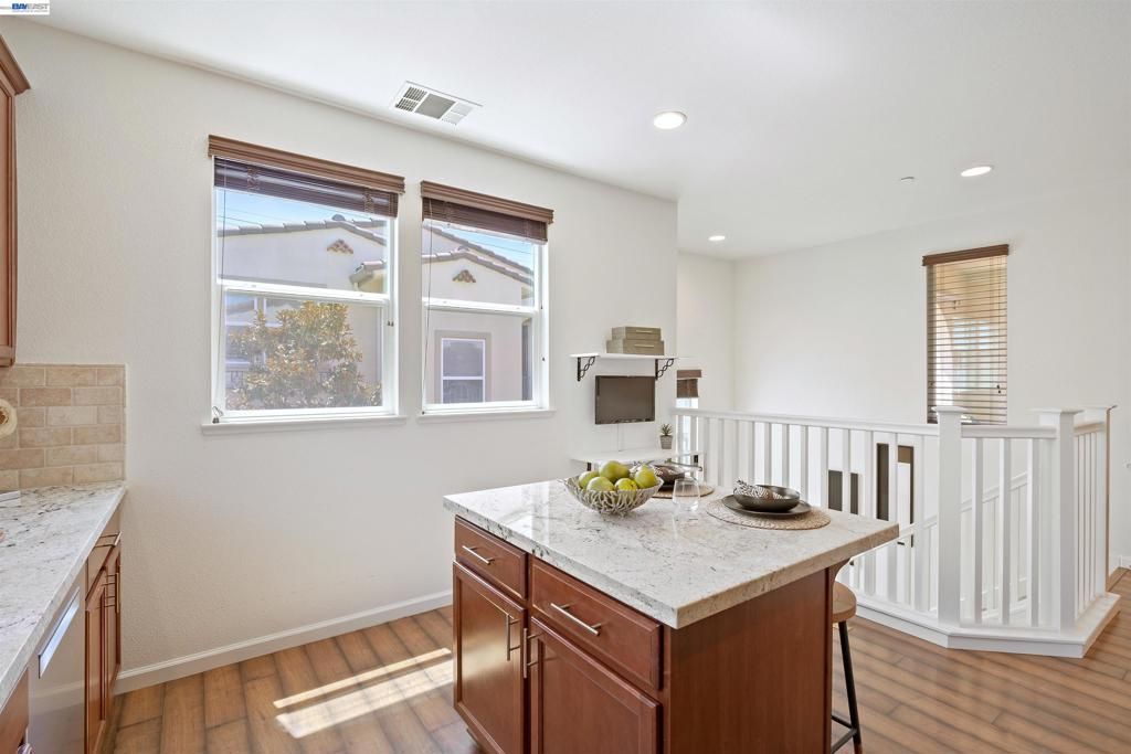 Image 15 of property listing at 238 Paso Roble Cmn, Fremont, CA 94539
