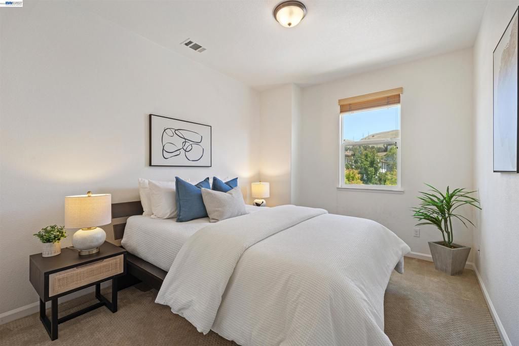 Image 17 of property listing at 238 Paso Roble Cmn, Fremont, CA 94539