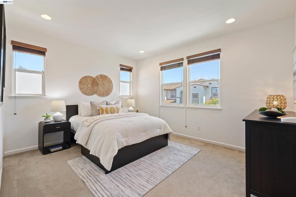 Image 19 of property listing at 238 Paso Roble Cmn, Fremont, CA 94539