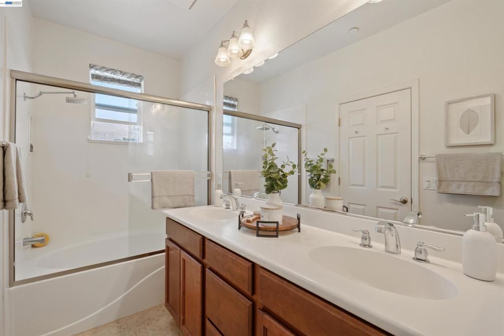 Image 22 of property listing at 238 Paso Roble Cmn, Fremont, CA 94539