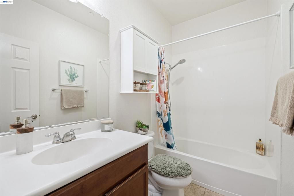 Image 25 of property listing at 238 Paso Roble Cmn, Fremont, CA 94539