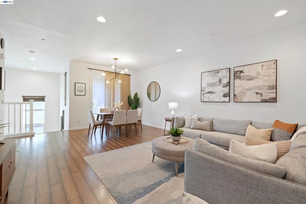 Image 3 of property listing at 238 Paso Roble Cmn, Fremont, CA 94539