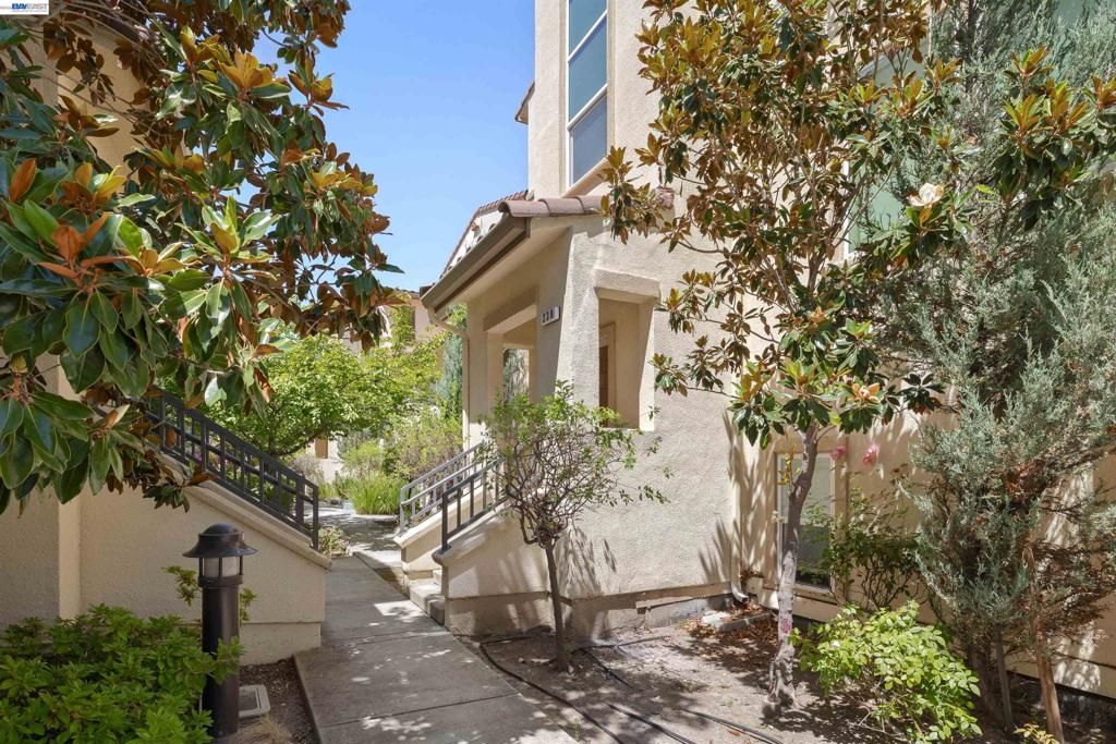 Image 30 of property listing at 238 Paso Roble Cmn, Fremont, CA 94539