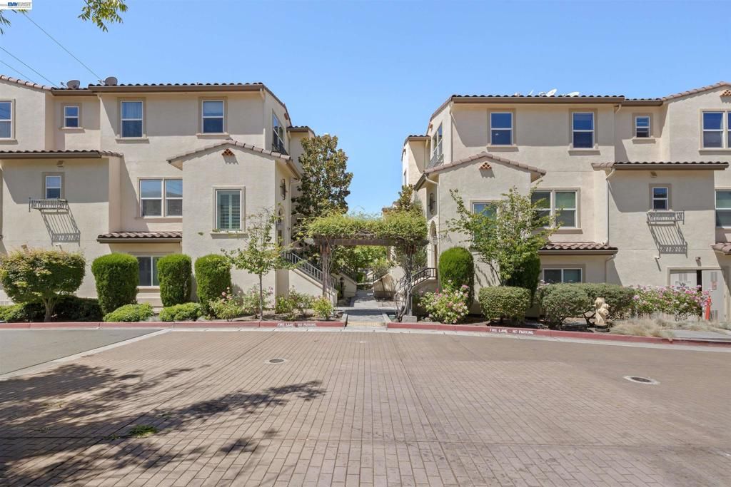 Image 31 of property listing at 238 Paso Roble Cmn, Fremont, CA 94539