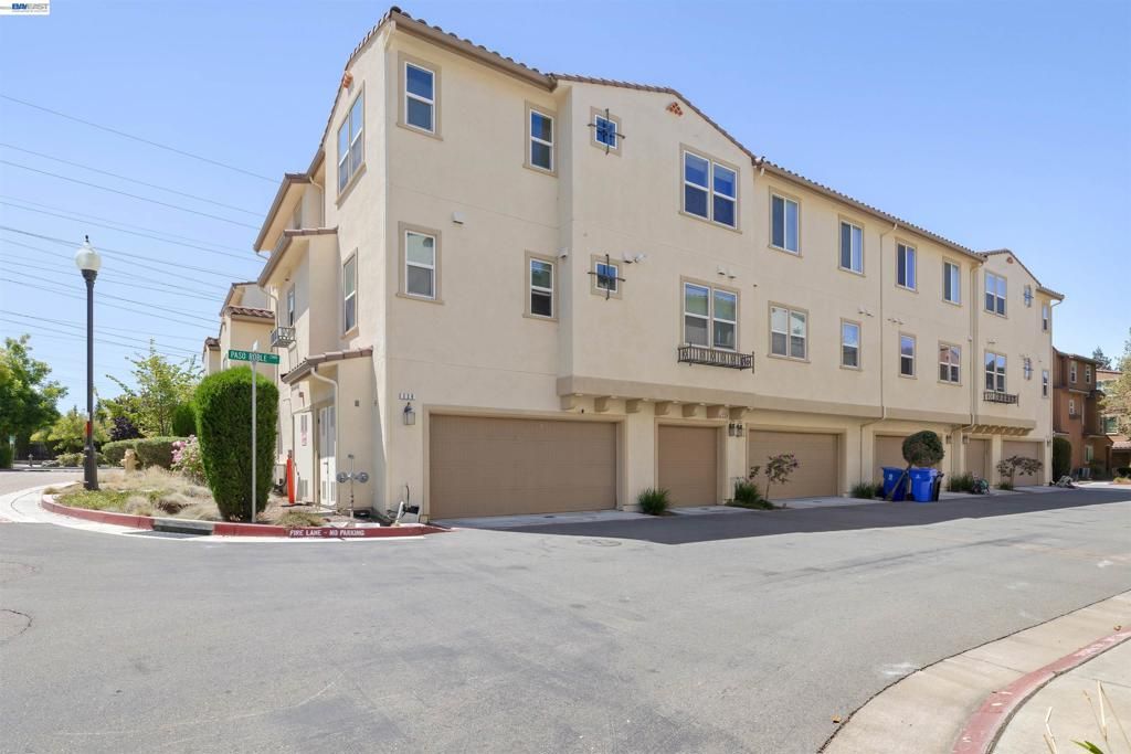 Image 32 of property listing at 238 Paso Roble Cmn, Fremont, CA 94539