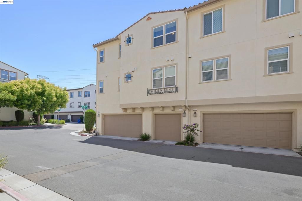 Image 33 of property listing at 238 Paso Roble Cmn, Fremont, CA 94539
