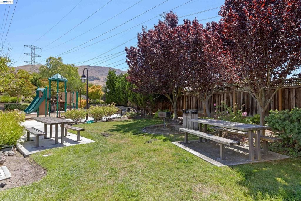 Image 34 of property listing at 238 Paso Roble Cmn, Fremont, CA 94539