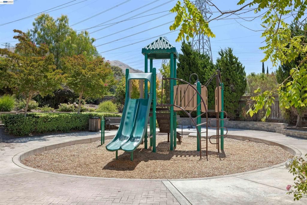 Image 35 of property listing at 238 Paso Roble Cmn, Fremont, CA 94539