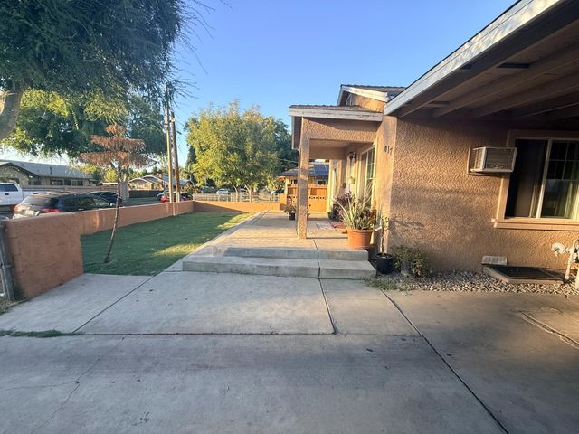 1017 S 8th Street, Fresno, CA 93702