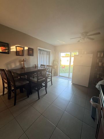 1017 S 8th Street, Fresno, CA 93702