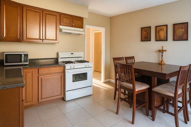 1017 S 8th Street, Fresno, CA 93702