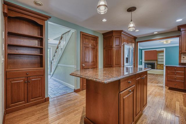 11 Brek Drive, Merrimack, NH 03054