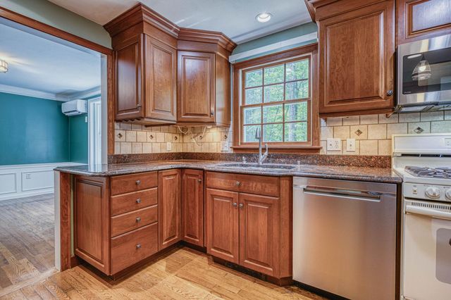 11 Brek Drive, Merrimack, NH 03054