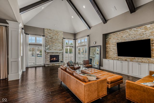 1023 Westview Point Drive, Columbus, IN 47201