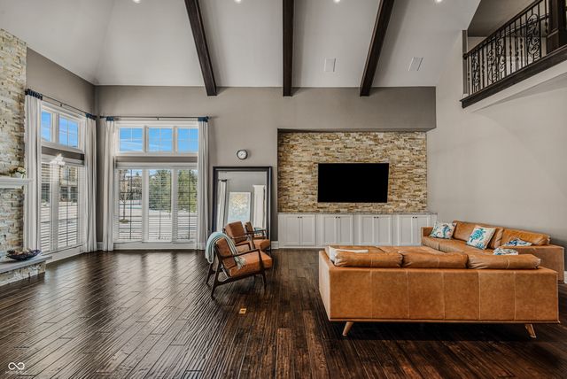 1023 Westview Point Drive, Columbus, IN 47201