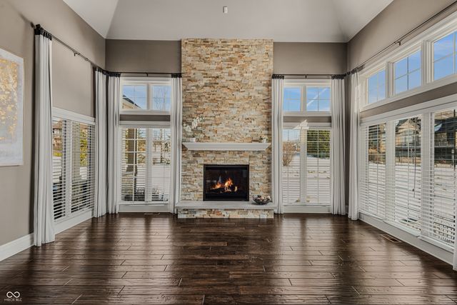 1023 Westview Point Drive, Columbus, IN 47201