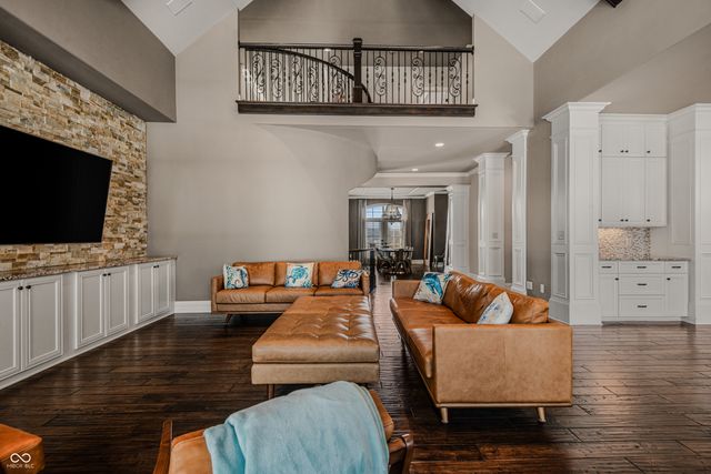 1023 Westview Point Drive, Columbus, IN 47201