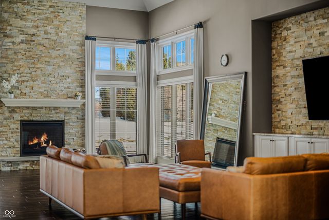 1023 Westview Point Drive, Columbus, IN 47201