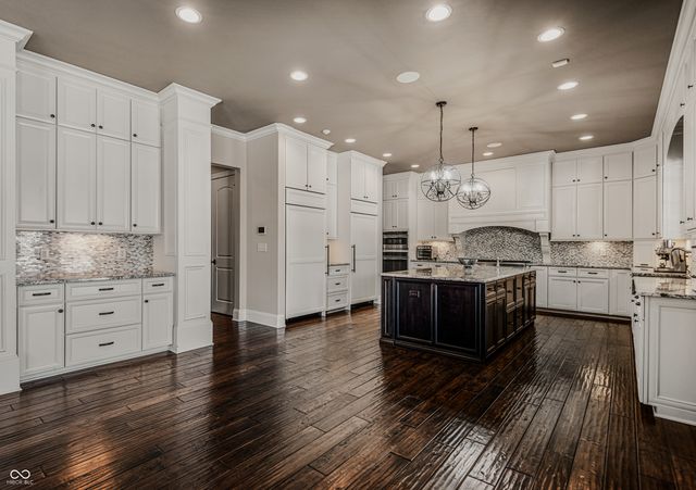 1023 Westview Point Drive, Columbus, IN 47201