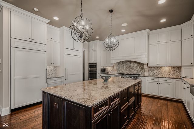 1023 Westview Point Drive, Columbus, IN 47201