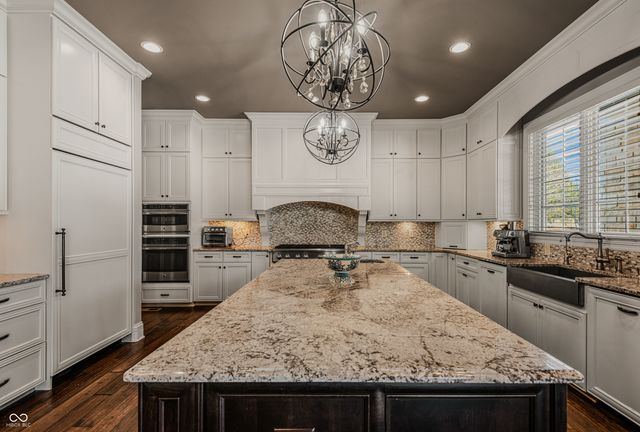 1023 Westview Point Drive, Columbus, IN 47201