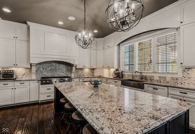 1023 Westview Point Drive, Columbus, IN 47201