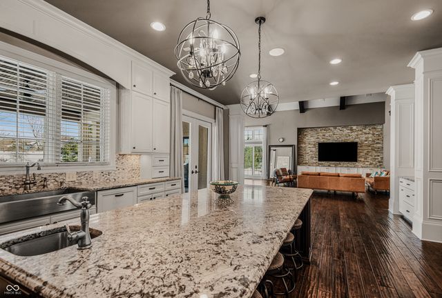 1023 Westview Point Drive, Columbus, IN 47201