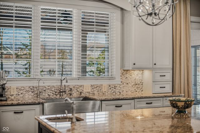 1023 Westview Point Drive, Columbus, IN 47201