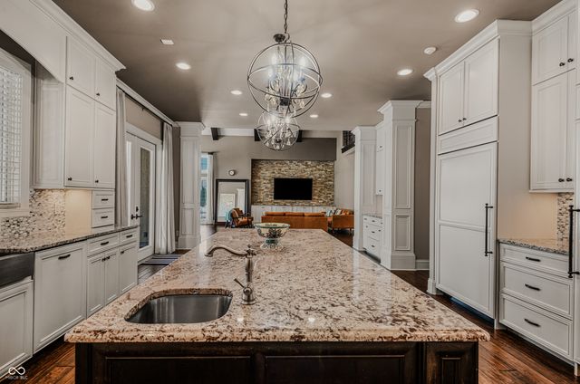 1023 Westview Point Drive, Columbus, IN 47201