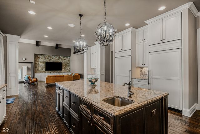 1023 Westview Point Drive, Columbus, IN 47201