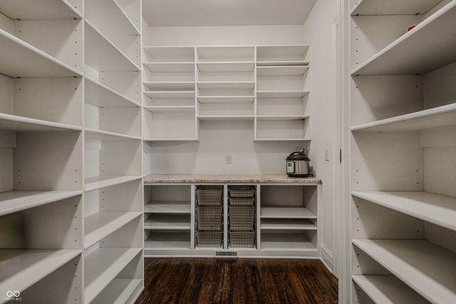 1023 Westview Point Drive, Columbus, IN 47201