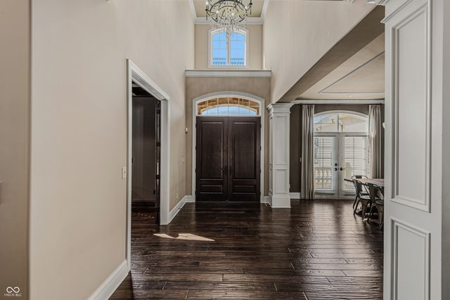 1023 Westview Point Drive, Columbus, IN 47201