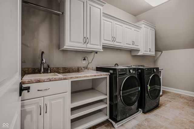 1023 Westview Point Drive, Columbus, IN 47201