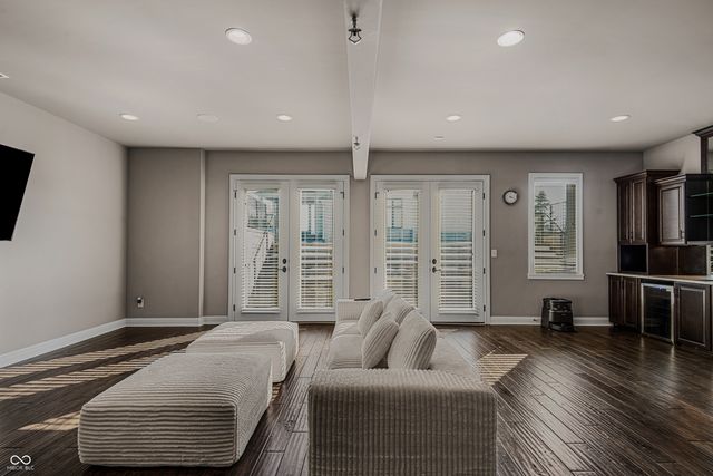 1023 Westview Point Drive, Columbus, IN 47201