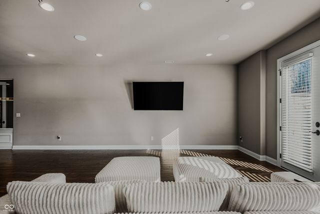 1023 Westview Point Drive, Columbus, IN 47201