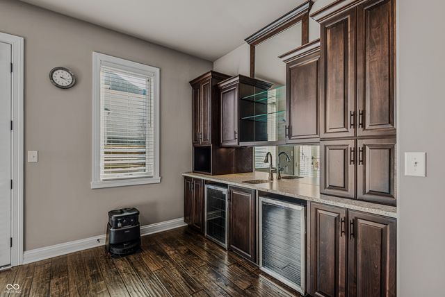 1023 Westview Point Drive, Columbus, IN 47201