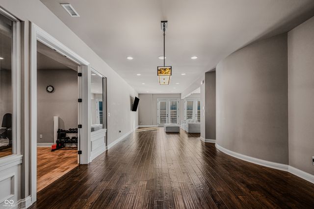 1023 Westview Point Drive, Columbus, IN 47201