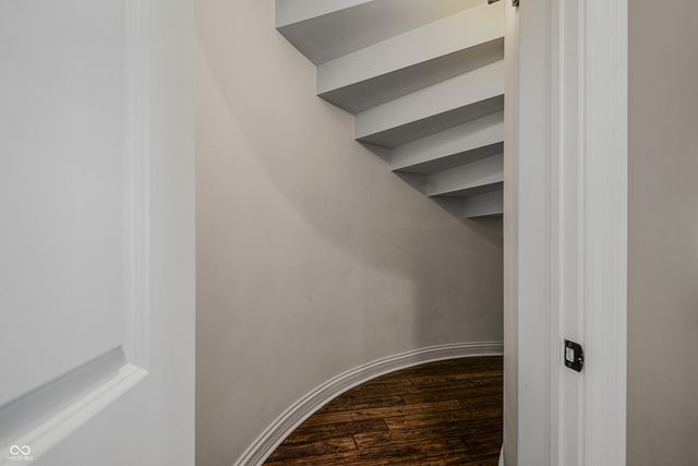 1023 Westview Point Drive, Columbus, IN 47201