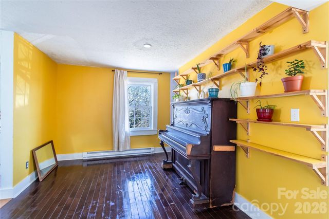 105 Adams Hill Road, Asheville, NC 28806