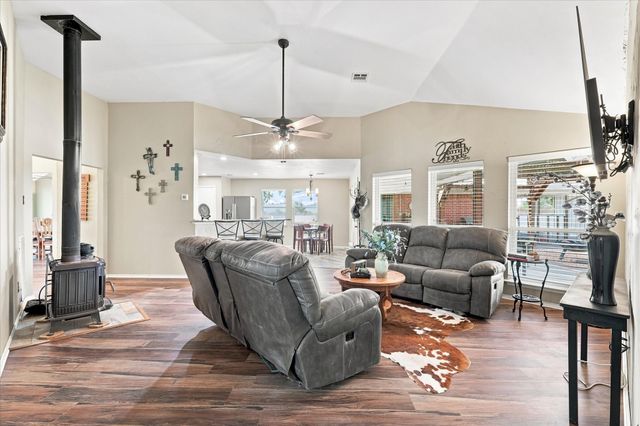 11555 Plainview Road, Krum, TX 76249