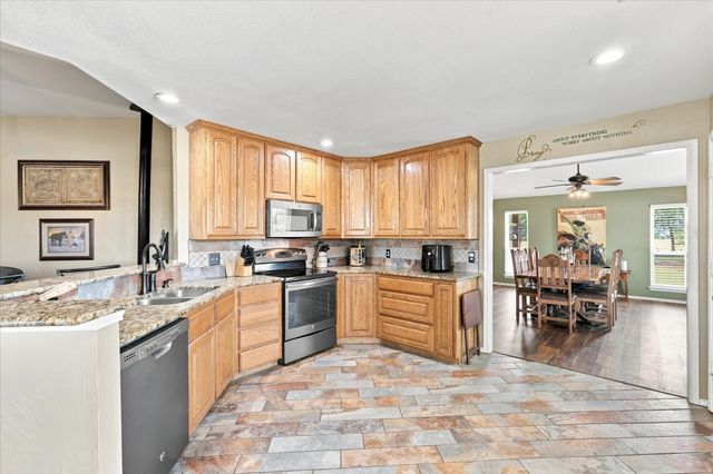 11555 Plainview Road, Krum, TX 76249