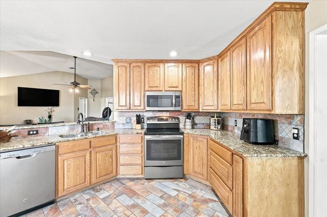 11555 Plainview Road, Krum, TX 76249