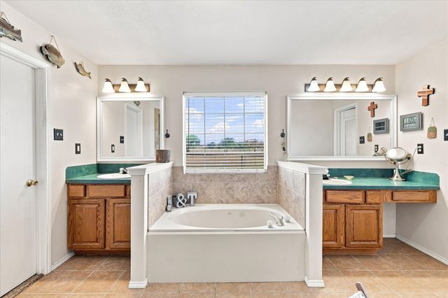 11555 Plainview Road, Krum, TX 76249
