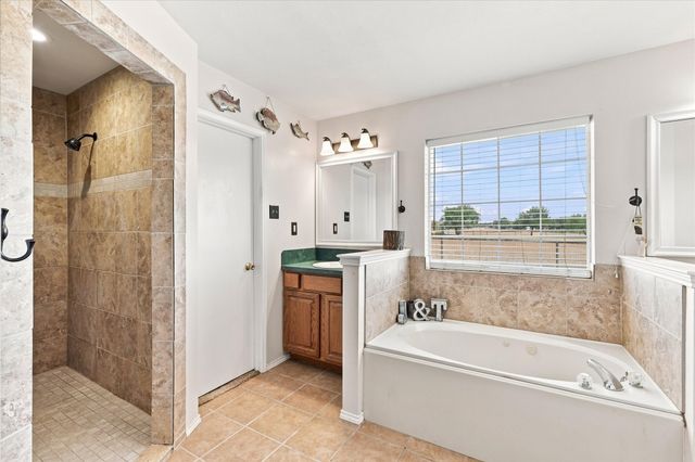 11555 Plainview Road, Krum, TX 76249