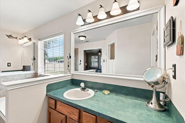 11555 Plainview Road, Krum, TX 76249