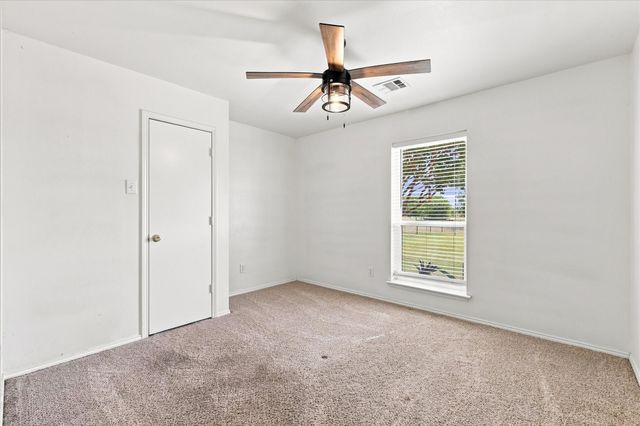 11555 Plainview Road, Krum, TX 76249